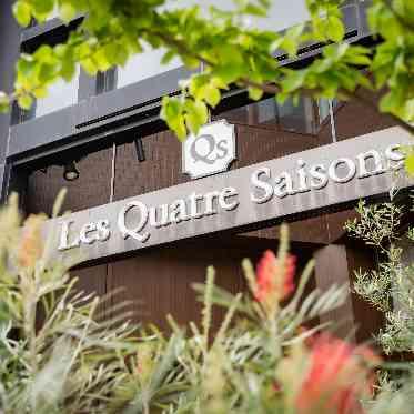 キャトルセゾン浜松 Les Quatre Saisons Hamamatsu キャトルセゾン浜松の正面看板