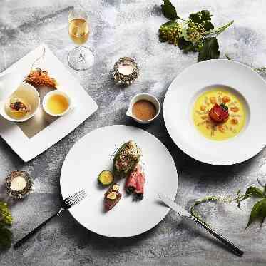 キャトルセゾン浜松 Les Quatre Saisons Hamamatsu 季節によってメニューが変わるレストランならではの演出