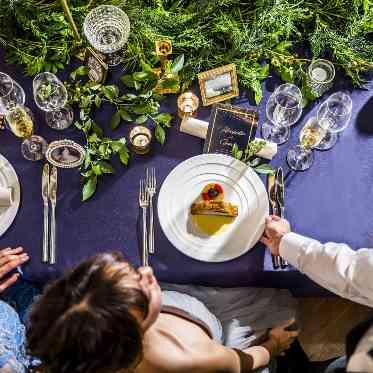 キャトルセゾン浜松 Les Quatre Saisons Hamamatsu 華やかなテーブルコーディネートに仕上げとして彩りを加えるお料理の数々