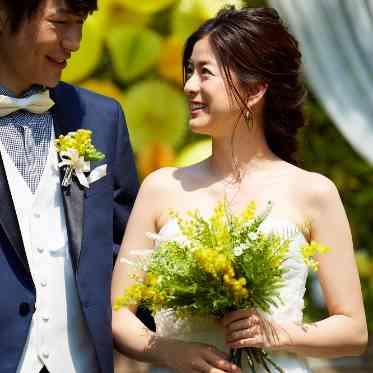 つま恋リゾート 彩の郷 (さいのさと) 見つめ合うふたり