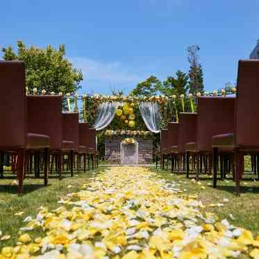 つま恋リゾート 彩の郷 (さいのさと) 花びらバージンロード