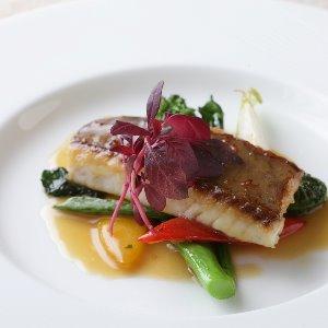 ホテルクラウンパレス知立 南知多豊浜産 祝鯛とラングスティーヌのポワレ豊潤な香りのブイヨンと共