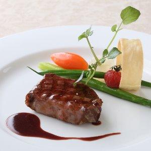 ホテルクラウンパレス知立 佐賀産黒毛和牛ロース肉のグリエ
蜂蜜風味の赤ワインソース