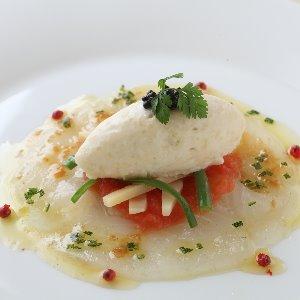 ホテルクラウンパレス知立 明石産真鯛のカルパッチョと合馬産筍のムース トマトピューレと共に