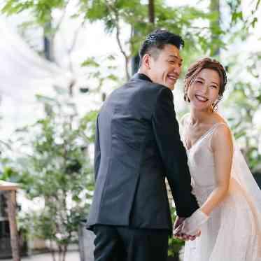 MEDI (メディー) 【カップル実例】爽やかな風が吹くボタニカルチャペルで挙式した笑顔の素敵なお二人