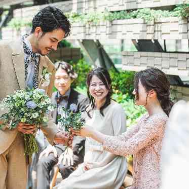 MEDI　(メディー） ゲスト一人ひとりから受け取るだーずんローズセレモニーはアットホームな雰囲気に。