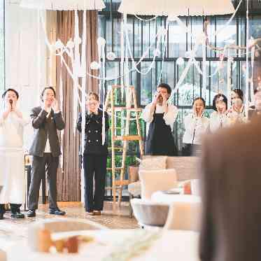 MEDI (メディー) スタッフもまるでゲストの皆様の気持ちになっておめでとうの声を届けます!