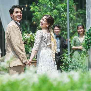 MEDI (メディー) 館内の至るところが緑のフォトスポットに