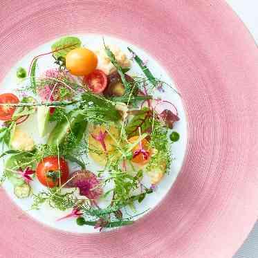 MEDI (メディー) 自社農家の採れたて野菜が美しい前菜