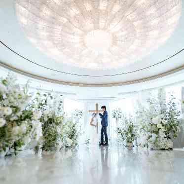 シャングリ・ラ 東京 幾多ものクリスタルを使用したシャンデリア