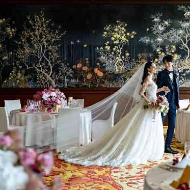 シャングリ・ラ 東京 オリエンタルアートの壁画がお迎えいたします