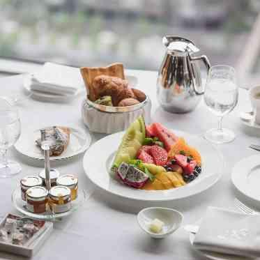 いよいよ心待ちにしていた一日。朝の光をあびながらのご朝食。