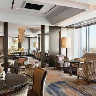 ホテル最上階の37階に位置するホライゾンクラブラウンジ。