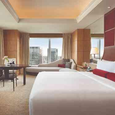 東京都心の壮大な眺望を楽しめる、広々とした角部屋のプレミアルーム