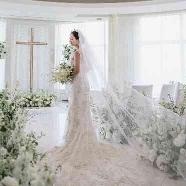 貸切りだからこそ、挙式前にチャペルでのお写真撮影が叶います。