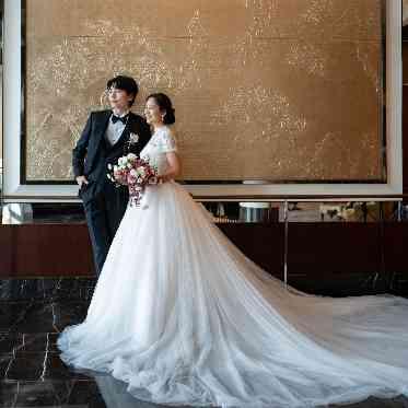 大階段の両壁にある長さ11mもの壁画。