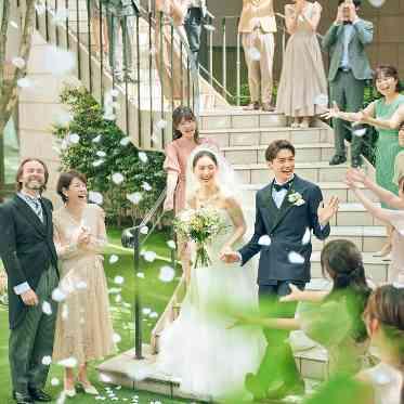 大宮 アートグレイス ウエディングシャトー ガーデンからの階段入場