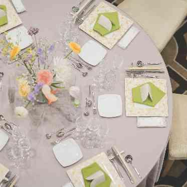 テーブルクロスのお色味も選べるため すきを実現するトータルコーディネートに