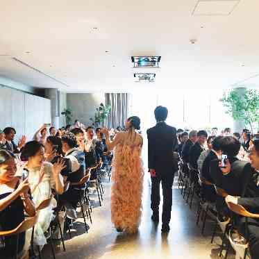 IWAI OMOTESANDO 自由に歩き回ってほしいから、ゲストと同じ目線で楽しめるい広い空間に