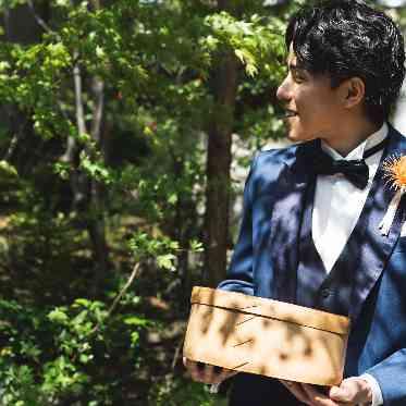 IWAI OMOTESANDO 新郎新婦それぞれの思い出をディスプレイ