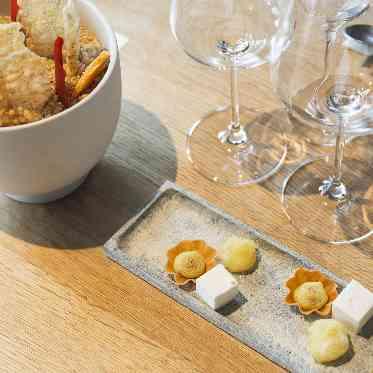 IWAI OMOTESANDO 一番最初にお召し上がりいただくスナック