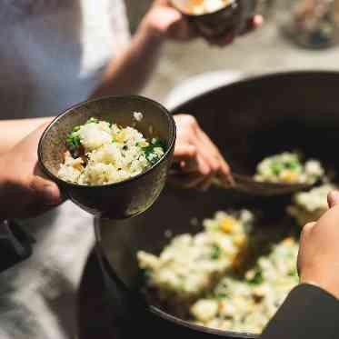IWAI OMOTESANDO 幸せを分かち合う、 それは、同じ釜の飯を食うということ。
