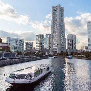 ザ クラシカ ベイリゾート 当館発着の貸切りクルーズで移動も楽々!船内はゆったり過ごせ、年配ゲストも安心。