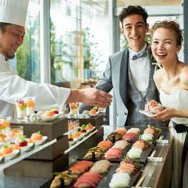 ザ クラシカ ベイリゾート 【寿司バー】世代を問わず愛されるおもてなし演出。寿司職人のパフォーマンスも必見