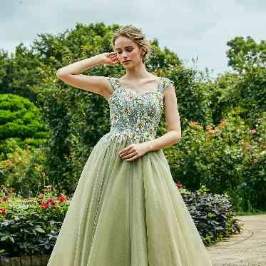 ザ クラシカ ベイリゾート 都会的でありながら、開放感溢れる空間が広がる会場にぴったりの1着をご提案!