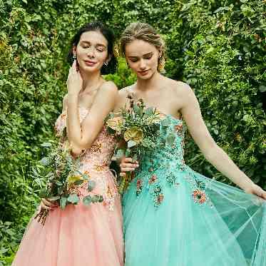 ザ クラシカ ベイリゾート 都会的でありながら、開放感溢れる空間が広がる会場にぴったりの1着をご提案!