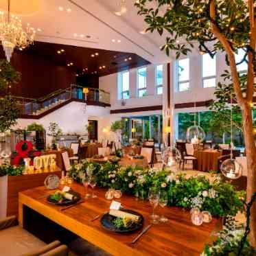 大きなウエディングツリーが二人を見守ります