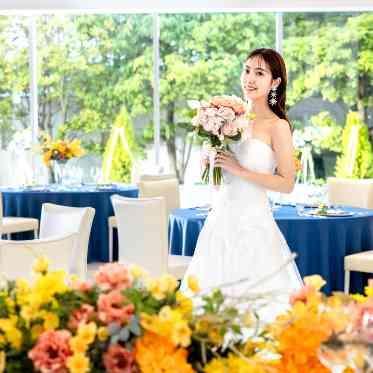 目の前にはガーデンが広がるメインテーブル