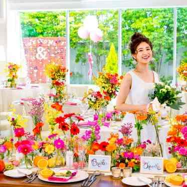 メインテーブルからはガーデンが広がって開放感も感じれます