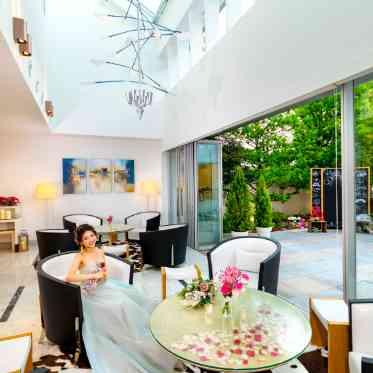 ラウンジの隣にはガーデンが隣接