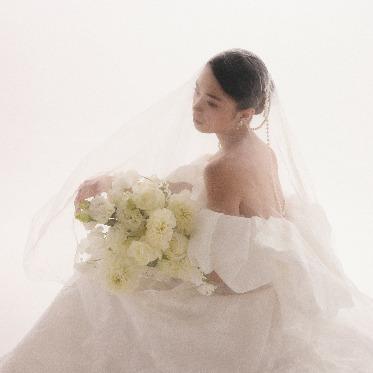 LA POLTO(ラ ポルト) 光沢や刺繍で上品な輝きを添え、特別感を演出。