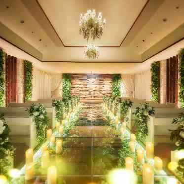 The Liverary(ザ ライヴラリー) ライトアップするとよりロマンティックな雰囲気へ