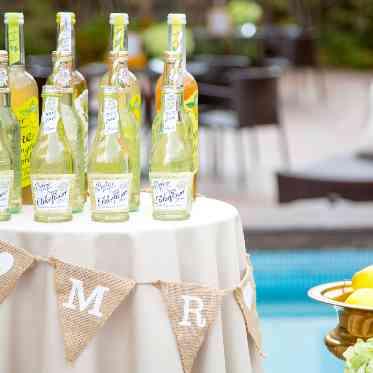 The Liverary(ザ ライヴラリー) プールサイドでゲストをおもてなし