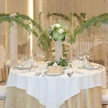 The Liverary(ザ ライヴラリー) 従来の感染対策として、非接触型の検温器も完備。来場者全員の体調を管理。