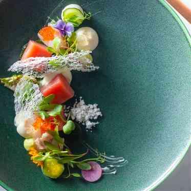 The Liverary(ザ ライヴラリー) 華やかな彩りの一皿がまるで芸術品のよう