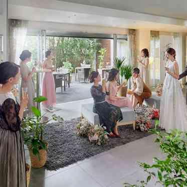 ORIENTAL KYOTO SUZAKU-TEI(オリエンタル京都朱雀邸) ワンフロア貸切で使える披露宴会場は『ホワイエ』も併設。ふたりらしくコーディネート