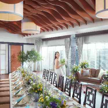 ORIENTAL KYOTO SUZAKU-TEI(オリエンタル京都朱雀邸) 自然光が入り和モダンな披露宴会場は、少人数婚でのご利用もオススメ