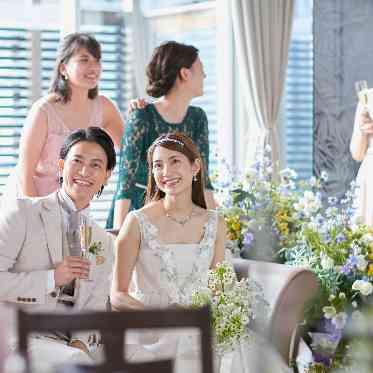 ORIENTAL KYOTO SUZAKU-TEI(オリエンタル京都朱雀邸) 木目調の落ち着いた披露宴会場はワンフロア貸し切りなので自由に利用できる