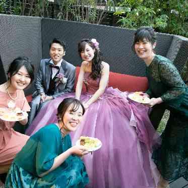 ORIENTAL KYOTO SUZAKU-TEI(オリエンタル京都朱雀邸) テラスではご友人と楽しいひとときを過ごして