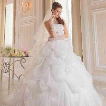 ORIENTAL KYOTO SUZAKU-TEI(オリエンタル京都朱雀邸) 専属ドレスコーディネーターがご新婦様の衣裳をご提案いたします