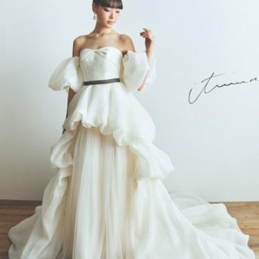 ル・クレア 館内ドレスサロンでは、常時200着のドレスをご用意!運命の一着選びのお手伝いを