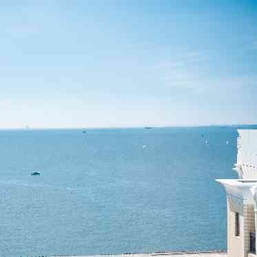 海風そよぐ東京ベイエリアに位置するホテルオークラ東京ベイ