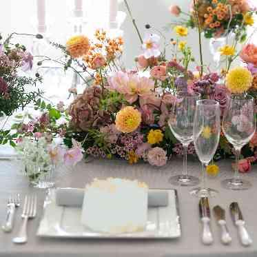 ご成約のお二人にはホテルオリジナルデザインのメニュー表と席札をプレゼント