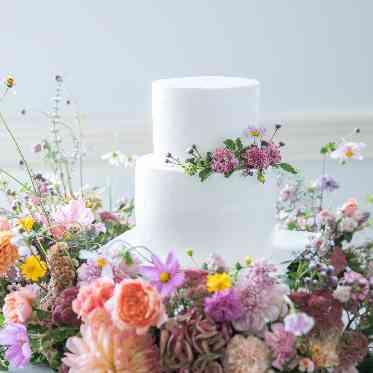 お二人のご希望を伺いながらオリジナルケーキをお作りすることも可能です