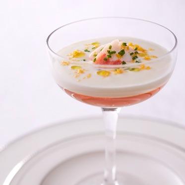 ホテルオークラ東京ベイ お二人の挙式の時期に合わせ季節の食材を使用した料理をご提案