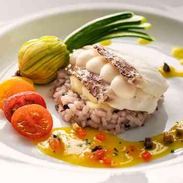 ホテルオークラ東京ベイ 料理長とのお打合せでお二人の地元の食材を使用したり想い出の味を再現することも